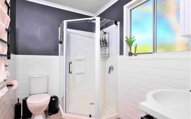 Three Beaches - Chic Eco Home Tasmania
