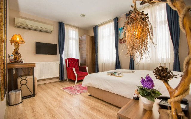 Corner Garden Hotel