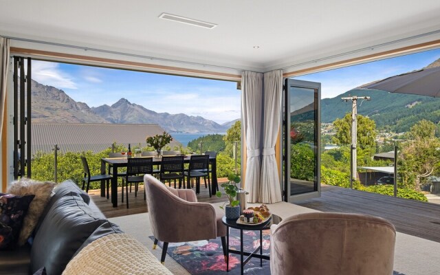 Central Wakatipu Haven – Queenstown Holiday Home