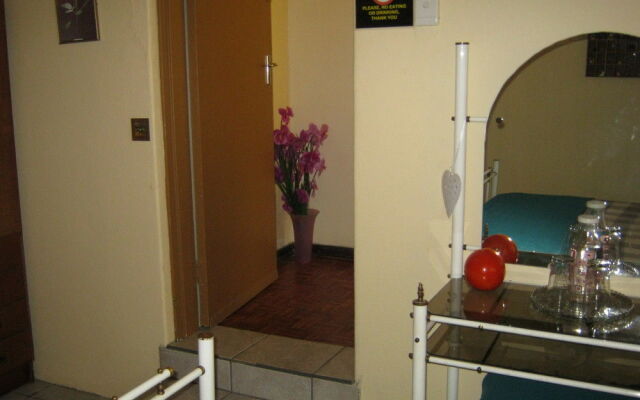 Terrylin Backpackers - Adults Only
