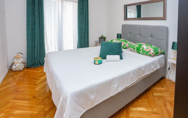 Apartment Vesna near beach with balcony