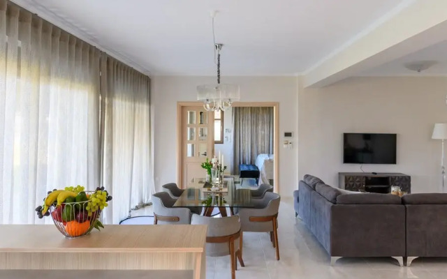 Villa Filoxenia - by the sea - up to 12 guests