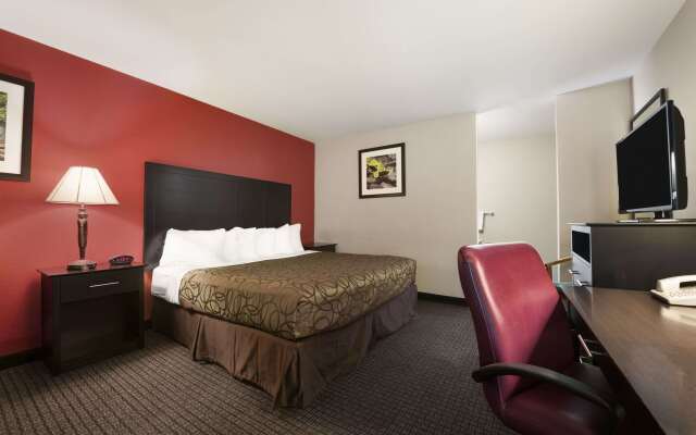 Travelodge by Wyndham Traverse City MI