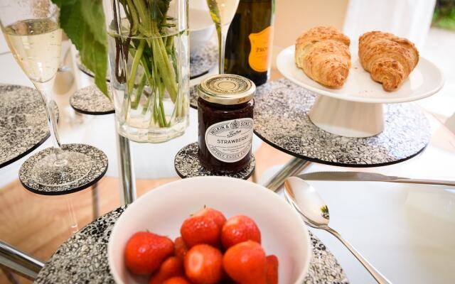 Karah Suites - Harescombe House