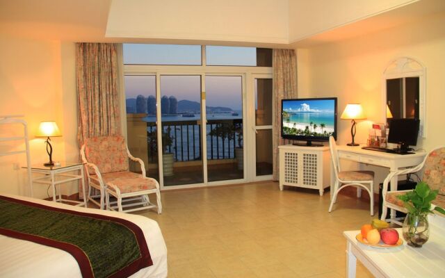 Golden Phoenix Sea View Hotel