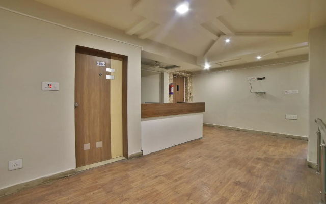 OYO 41929 Hotel Loyal Residency
