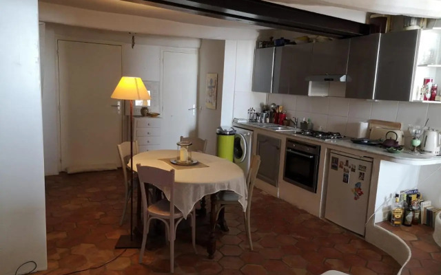Dans village médiéval piétonnier, Suite exécutive vue mer exceptionnelle