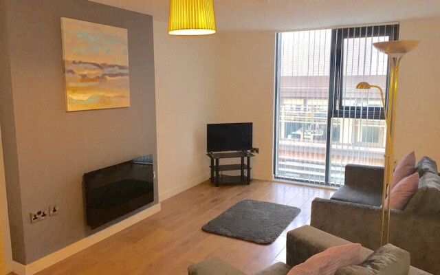 Station Court - Riverside