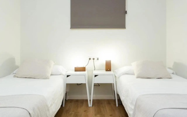 Bright and modern 4bedroom with terrace in Las Ramblas P1