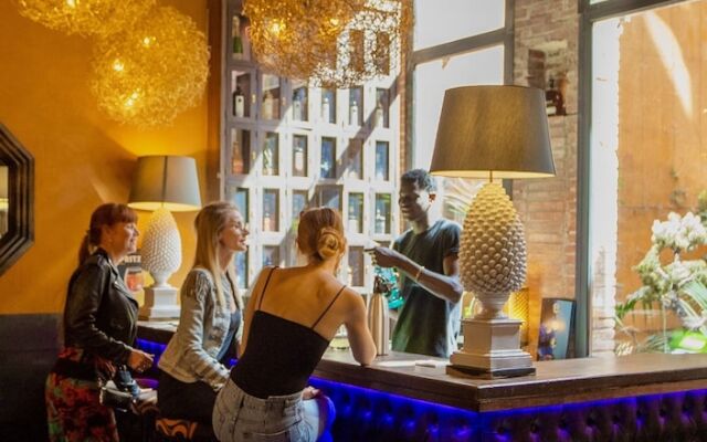 Hotel Lincoln Lounge