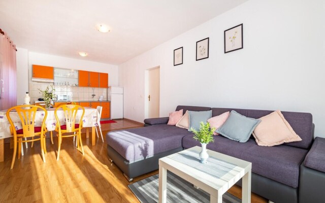 Beautiful Apartment in Rovanjska With 2 Bedrooms and Wifi
