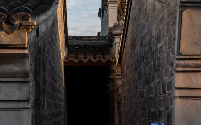 Ningbo Cloud Hotel (Cicheng Ancient County Chengchenghuang Temple)