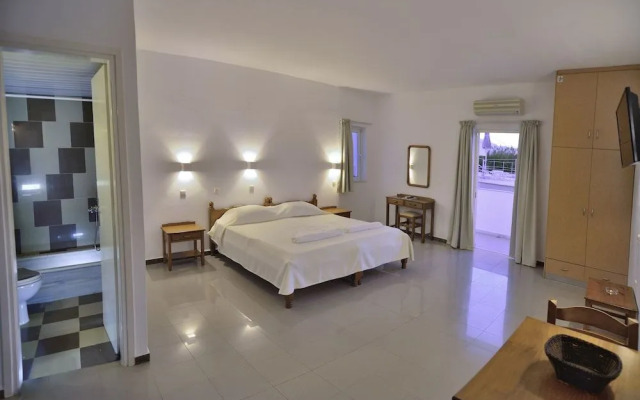 Reina Apartments