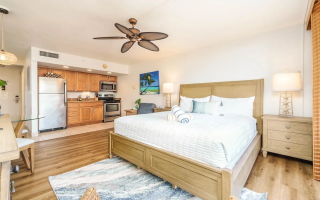 Royal Kahana 702 Studio Bedroom Condo by RedAwning