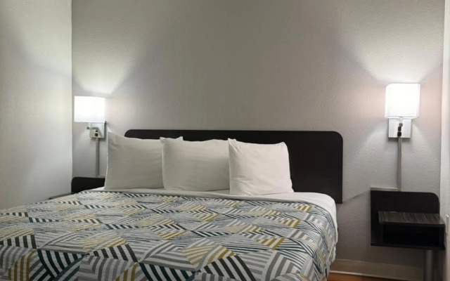 Motel 6 Butte, MT - Historic City Center