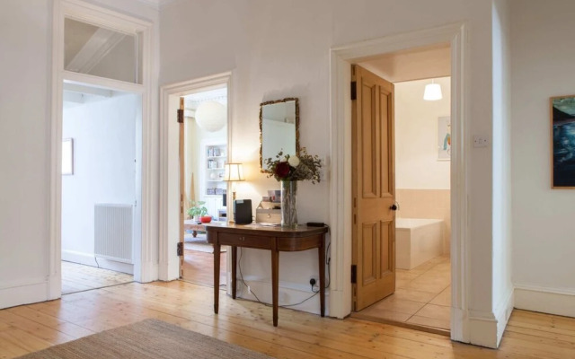 4 Bedroom Apartment Near The Meadows