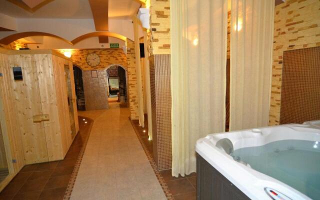 Sala Bankietowa i Pokoje Gościnne