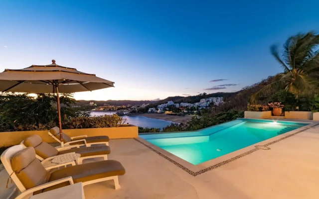Villas Carey Condo