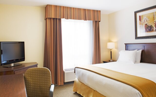 Holiday Inn Express & Suites Slave Lake by IHG
