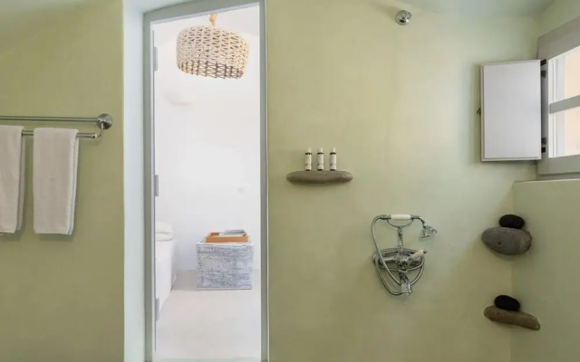 Nido House in Santorini