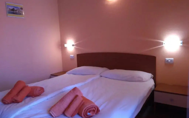 Ulivi Sul Garda Garden by Gardadomusmea