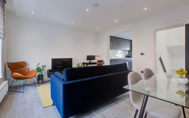 Contemporary 3-bed Apartment in Fulham, London