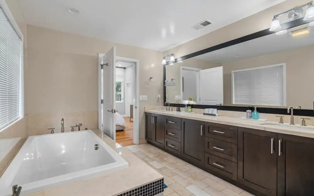 Cozy Modern House in Palo Alto