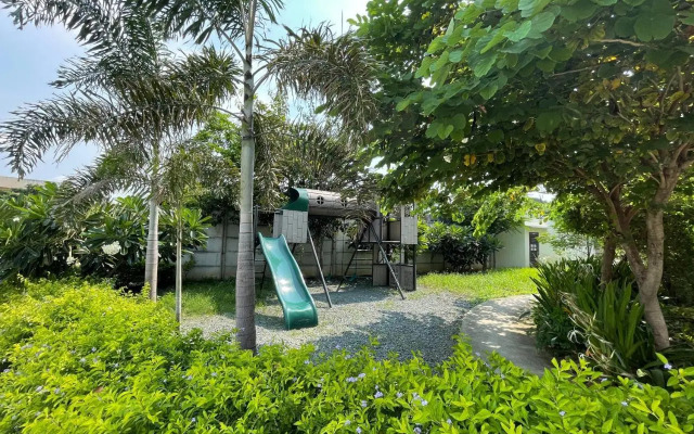 GuestHouse with Swimming Pool View