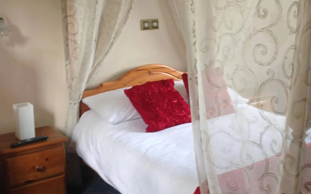 Glan Yr Afon Inn