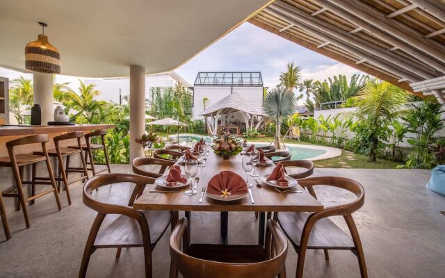 Stunning Architecture 5BR Bamboo With Tropical Pool Villa in Umalas