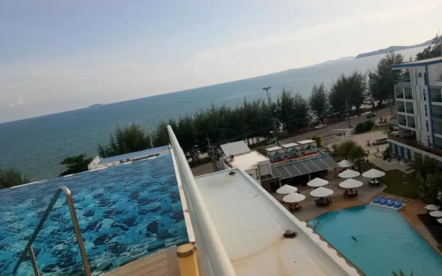 Grand Beach CondoB35 by malai