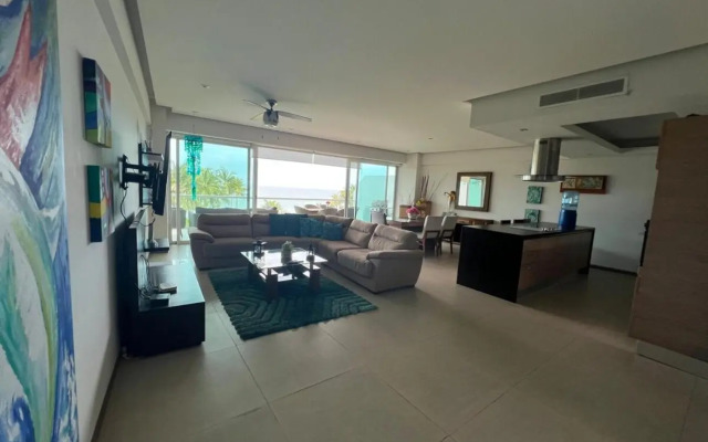 NV 4L Peninsula Beach Front and ocean view