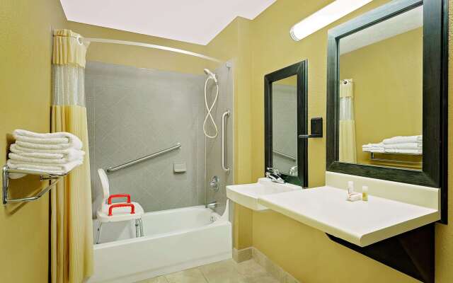 Days Inn by Wyndham Savannah