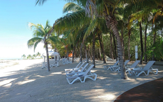 Aak-Bal All Suite Resort