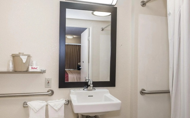 Red Roof Inn PLUS+ Boston - Framingham