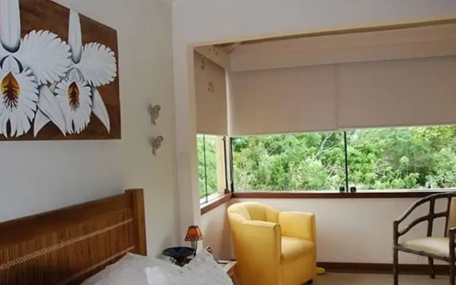 Casa 4 suites a 200m da Rua das Pedras