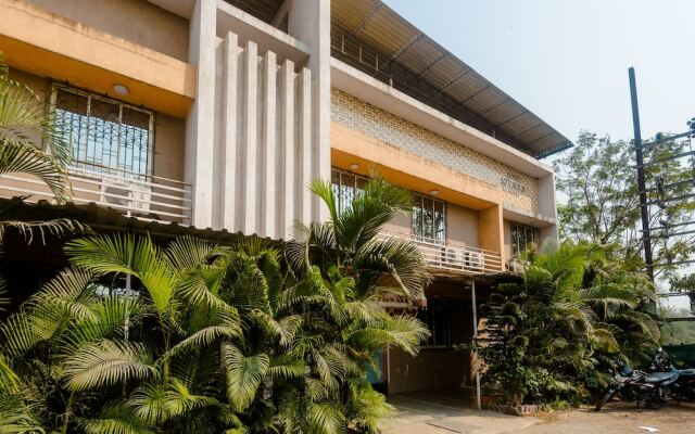 OYO 29550 Hotel Nivara