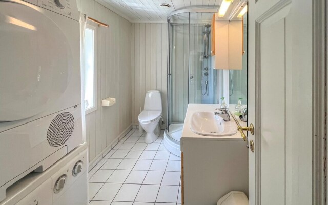 Beautiful Home in Flekkerøy With 4 Bedrooms and Wifi