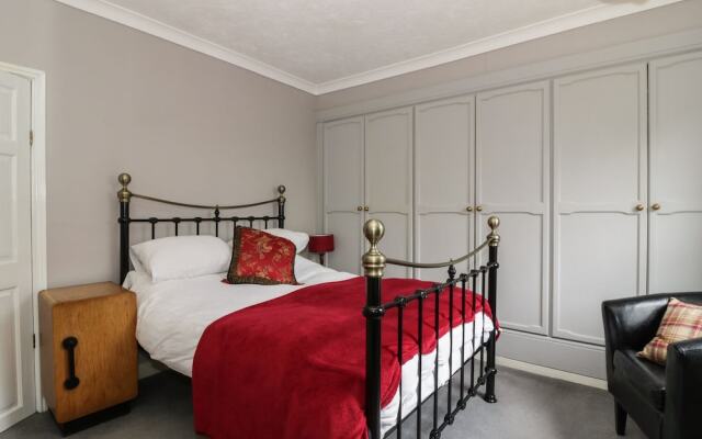 9 Oaklands Terrace