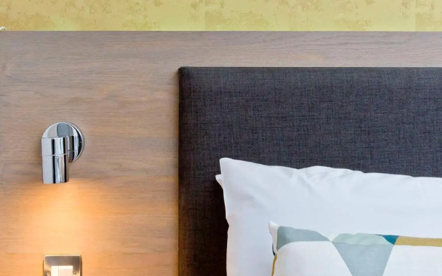 Ultra Modern, West End Village, Refurbished 1 bed