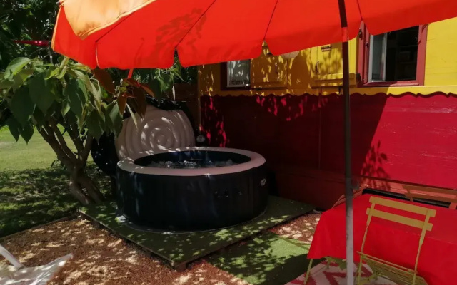 MAS MAURANE-Roulotte avec SPA privé
