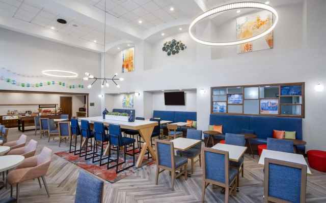 Hampton Inn & Suites Muncie