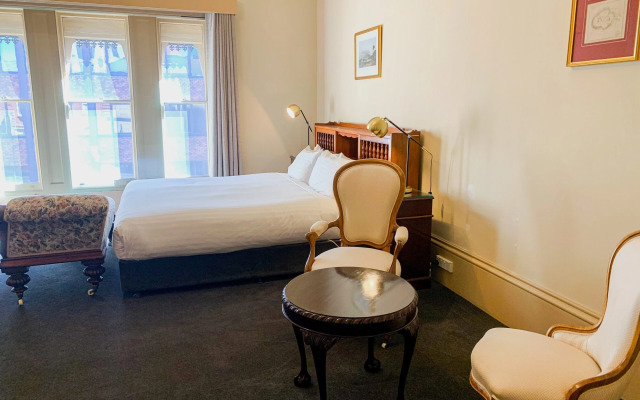 The Macquarie Hotel