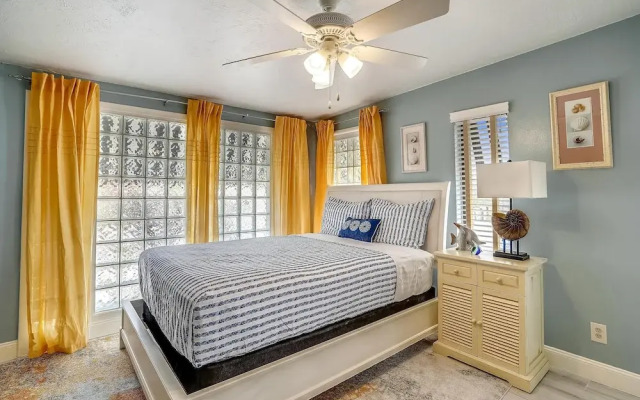 Manatee Home - Water Front Pool Home