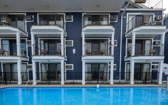 Pointes North Beachfront Hotel