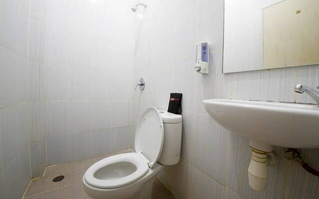 RedDoorz Plus At Lucky Inn Hotel Panakkukang