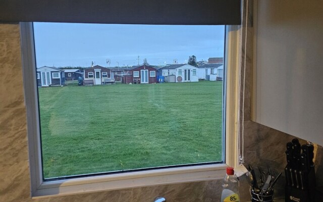 Immaculate 3-bed Chalet in Sheerness