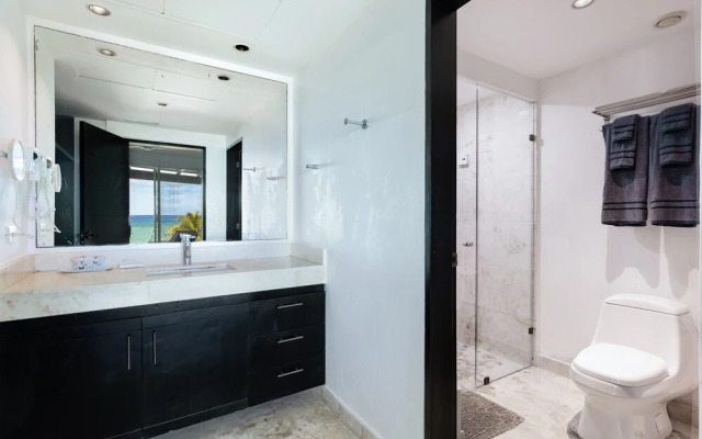 Elements Penthouse 22 4 Bedroom Condo by RedAwning