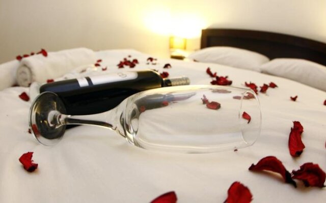 Royale Rooms