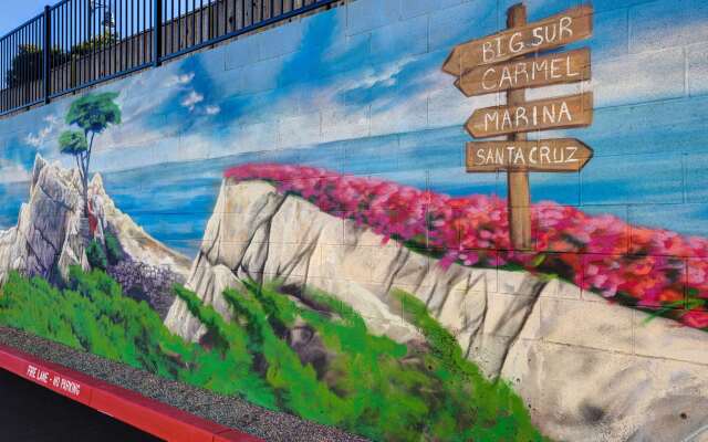 Hampton Inn & Suites Marina